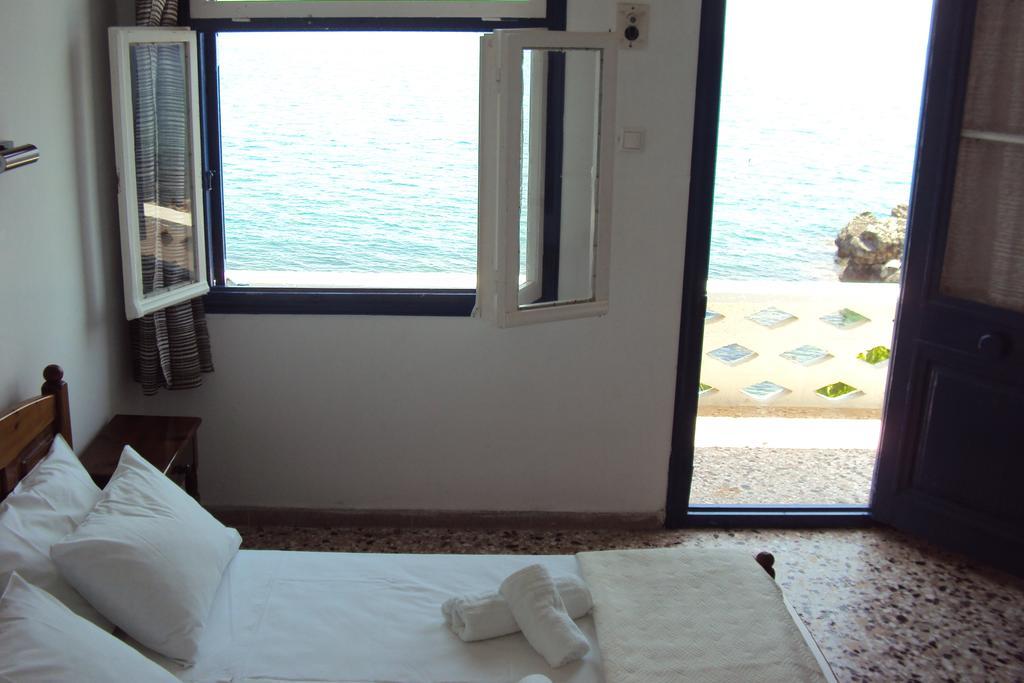 Chrisopetro Rooms Marathokampos Exterior photo